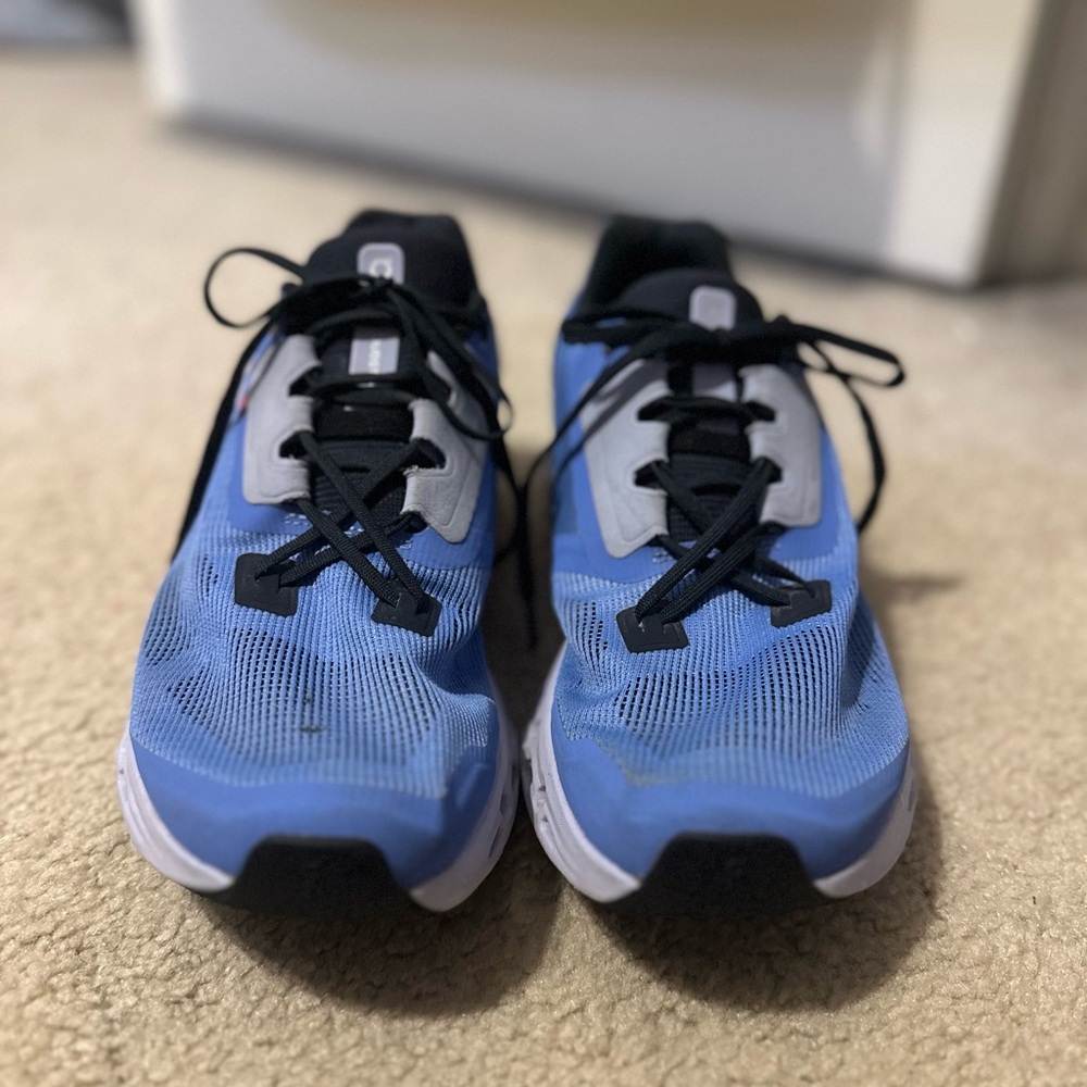 On cloud Athletic Shoes